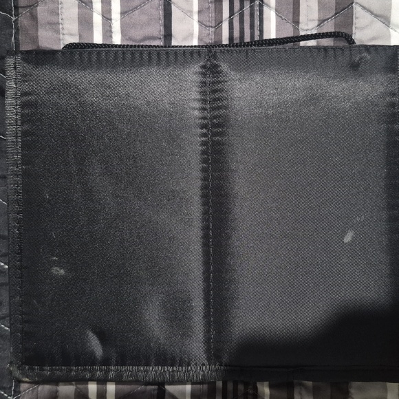 SHANY Makeup Brush Set - Black and Purple *missing 5 Brushes* - Picture 6 of 6